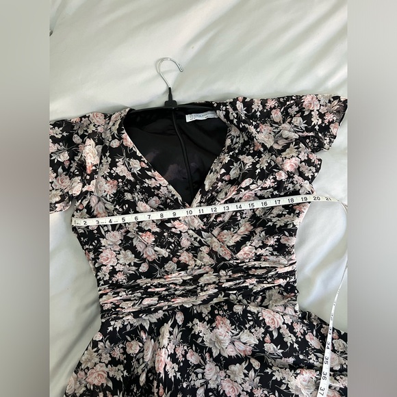 Ieena Mac Duggal Black multi floral flutter sleeve maxi dress (10) - Picture 6 of 10